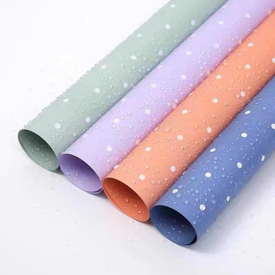 Un bon prix. Papier d'emballage à deux côtés Polka Dot Bouquet imperméable à l'eau pour papier Ouya Emballage de fleurs en 58cm * 58cm Taille personnalisée en ligne