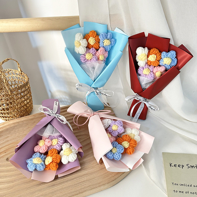 Un bon prix. Mini bouquet de joie de la Saint-Valentin avec fleur de rose poussiéreuse en laine de différentes couleurs en ligne