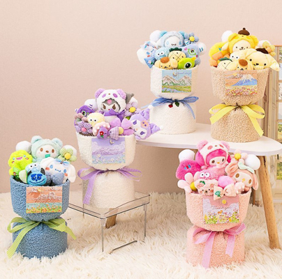 Un bon prix. Bouquet de poupée en peluche en préparation en ligne