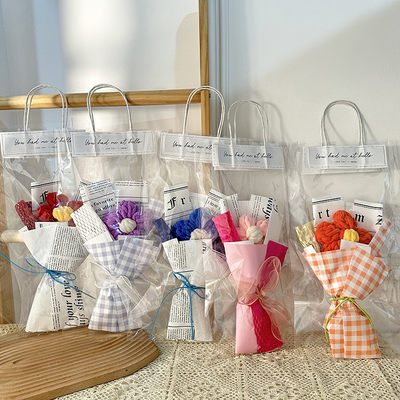 Un bon prix. Bouquet unique cadeau de la Saint-Valentin créatif gros bouquet de tissu fait à la main avec des fleurs claires et en peluche en ligne