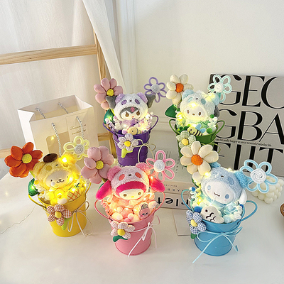 Un bon prix. Bouquet de poupée en pot de fleurs immortelle en peluche multicolore cadeau parfait pour les enseignants à la Saint-Valentin chinoise et à la fête des enseignants en ligne