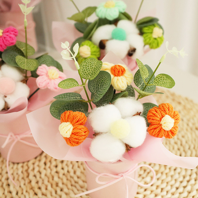 Un bon prix. Bouquet de fleurs en coton fait à la main, parfait pour la fête des enseignants, les anniversaires, les cadeaux de fin d'études, en couleurs multiples. en ligne