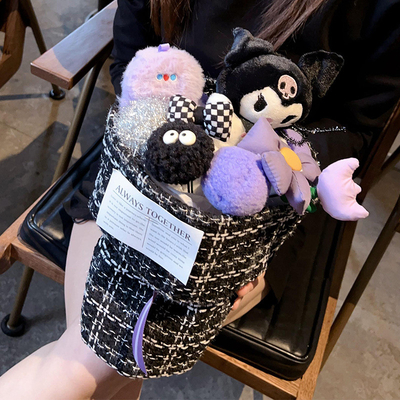 Un bon prix. Bouquet de poupée d'Halloween Kuromi Finie poupée en peluche tête de citrouille Bouquet de dessin animé cadeau d'anniversaire pour petite amie en ligne