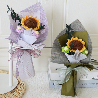 Un bon prix. Fleurs Variété Bouquet tricoté à la main en laine tricoté parfait cadeau pour les anniversaires ou les diplômes des filles en ligne