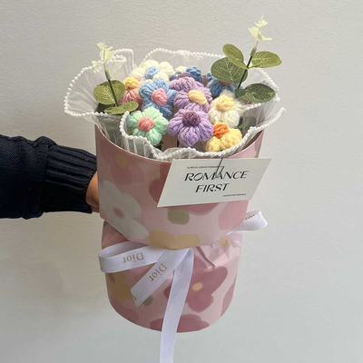 Un bon prix. Cadeau d'anniversaire artisanal Tricot de fleurs en laine Bouquet de roses Cadeau pour les filles et les meilleures amies Graduation Produit fini Créatif de la Saint-Valentin et pour les enseignants en ligne