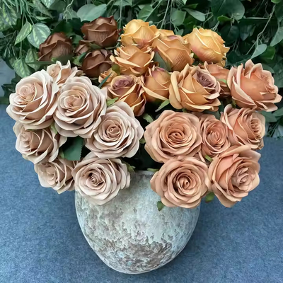 Un bon prix. Bouquet de roses simulé à 9 fleurs avec des branches de roses artificielles pour la décoration de mariage et les accessoires de photographie en ligne