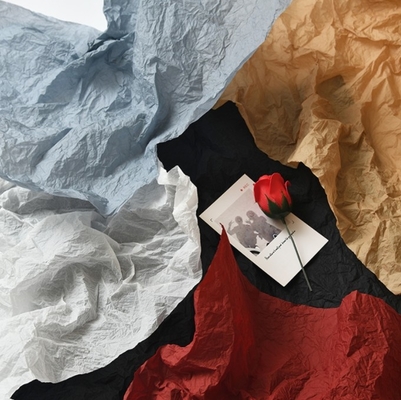 Un bon prix. Vente en gros de bouquets de fleurs, de papier d'emballage de fleurs, de papier laminé à la main, de papier plié, de papier plié, de fleurs, de boutiques de fleurs, de papier moulé, de papier intérieur et de papier d'emballage en ligne