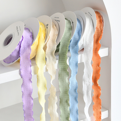 Un bon prix. 2.5cm fils à ondes plissés ruban fleuri queue de poisson fil enveloppé ruban fleuri ruban neige fil chiffon ruban ruban en ligne