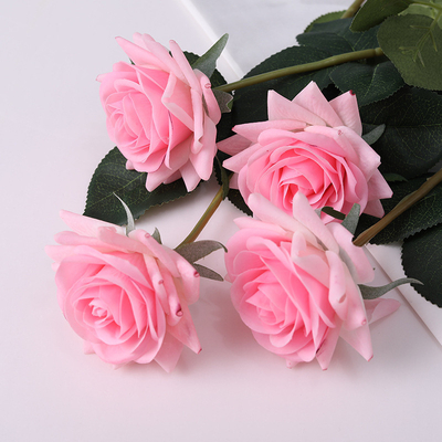 Un bon prix. Décoration de mur et de panneau de signalisation de rue simulée avec fleurs de rose de mariage à petit angle en ligne