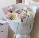 Un bon prix. Papier d'emballage de fleurs, feuille d'or, papier aristocratique, célèbre sur Internet en ligne