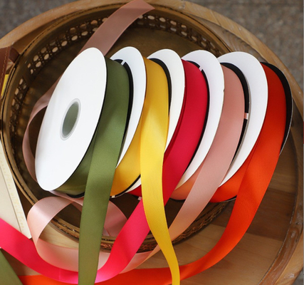 Un bon prix. Ruban polyester à couleur solide à haute densité à face unique de 2,5 cm, ruban décoratif pour gâteaux, ruban d'emballage de fleurs, ruban de ruban en ligne