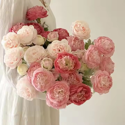 Un bon prix. Fleurs artificielles de mariage de haute qualité Fleurs artificielles de pivoine rose pour la décoration de la maison de mariage en ligne