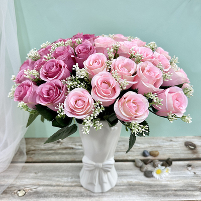 Un bon prix. Décorations artificielles de roses pour la Saint-Valentin, les mariages et les arrangements floraux à domicile en ligne