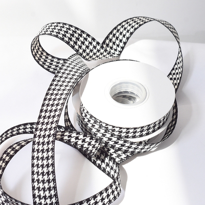Un bon prix. Ruban tissé en nid d'abeille noir et blanc ruban décoratif ruban arc floral bouquet de fleurs cravate de fleurs matériau d'emballage réduction en ligne