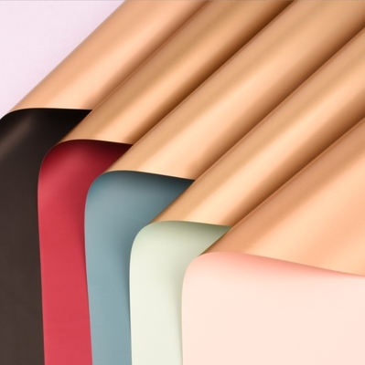Un bon prix. Ventes directes d'usine de série de luxe légère papier doré double face matériaux floraux, papier d'emballage de bouquet de style coréen, papier d'emballage de boutique de fleurs en ligne