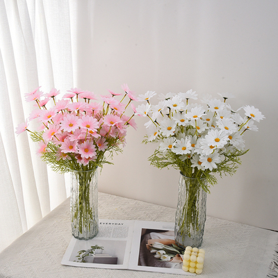 Un bon prix. La camomille, les marguerites, les fleurs artificielles, les ornements du salon, la décoration intérieure, les accessoires de photographie, les bouquets de mariage, les fleurs artificielles en ligne