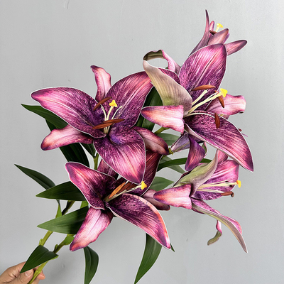 Un bon prix. Simulation rétro de style européen, dégradé de couleur, bouquet de lys, simulation de fleurs pour la décoration de la maison. en ligne