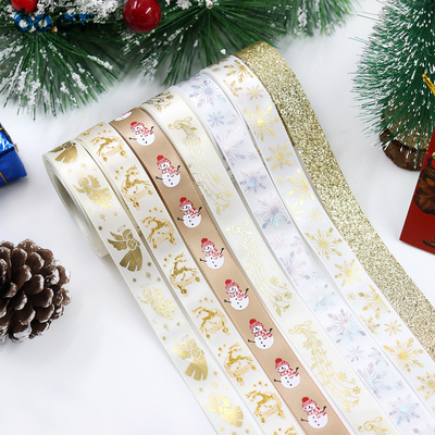Un bon prix. Rubans dorés de Noël, couronnes de Noël, arbres de Noël, arcs, décorations, emballages cadeaux DIY, rubans de fête et rubans en ligne