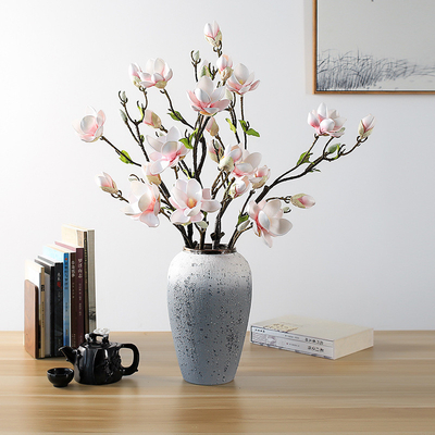 Un bon prix. Des fleurs artificielles de magnolia, de fausses fleurs de magnolia, de nouveaux ornements de salon de style chinois pour le hall d'entrée, la décoration de la table à manger. en ligne