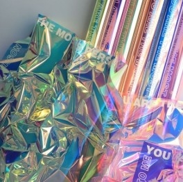 Un bon prix. Le papier d'emballage fluorescent imperméable aux fleurs en ligne