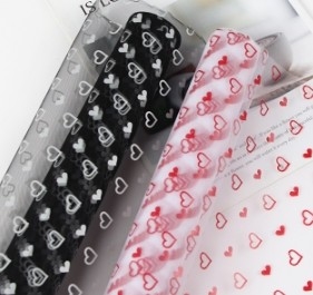Un bon prix. Le jour de la Saint-Valentin cadeau d'emballage de la gaze de fleurs filet de gaze d'amour doux papier d'emballage de fleurs en ligne