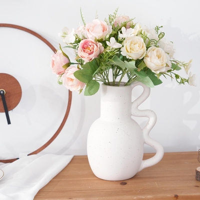 Un bon prix. Simulation de pomme de grenade Rose Finition Bouquet Ins Style Décoration de la maison Fleurs artificielles Décoration de la scène de mariage Vente à chaud transfrontalière en ligne