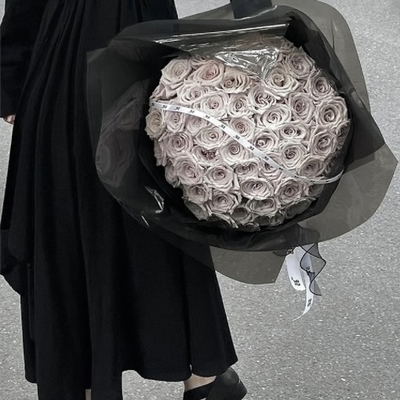 Un bon prix. Cellophane, papier d'emballage pour bouquets de fleurs, matériaux floraux, papier à fleurs, matériaux de bricolage pour les fleuristes en ligne