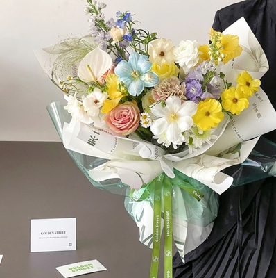 Un bon prix. Film gélatineux couleur imperméable à l'eau, papier d'emballage pour artisanat floral, cellophane semi-transparent, papier cristallin, matériau d'emballage pour fleurs, papier vitrifié en ligne