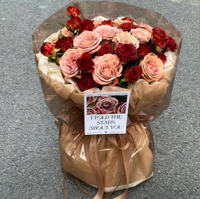 Un bon prix. Film de gelée colorée, bouquets de fleurs de cellophane cristallin transparent, papier d'emballage de fleurs fraîches, film OPP, matériau d'emballage résistant à l'eau pour les œuvres florales en ligne