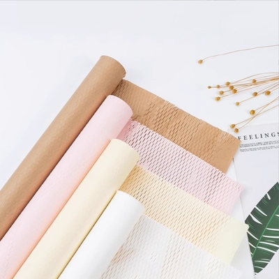 Un bon prix. Papier de nid d'abeille, papier d'enveloppe rouge rose Barbie net, papier à mailles, papier d'emballage de bouquet, papier d'art à grille, emballage de fleurs en ligne