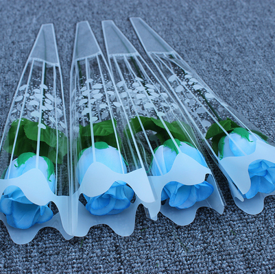 Un bon prix. Fabrique en gros de roses fausses uniques à bas prix, roses artificielles, roses en plastique, fleurs cadeau de la fête des mères, fleurs d'événement en ligne