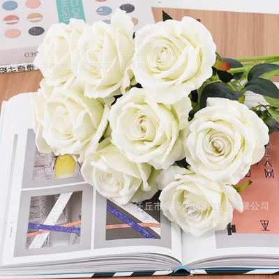 Un bon prix. Bouquet de roses simulé, fleur de soie, fleur en plastique, fleur fausse, décoration de salon à branche unique, fleur séchée, décoration de table à manger, art de la fleur rouge de mariage en ligne
