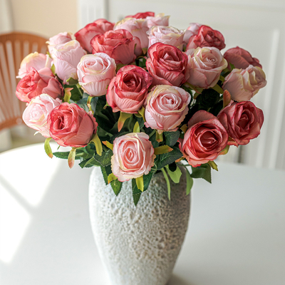 Un bon prix. Simulation de fleur de rose fleur de soie 2022 nouveau bouquet d'arrangement de fleurs en plastique décoration de salon décoration de fausse fleur en ligne