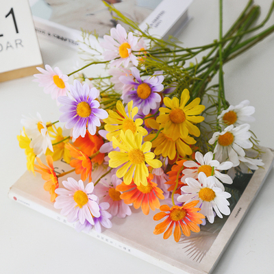Un bon prix. Simulated flower chamomile decoration, fake flower mall living room decoration, flower bouquet, plastic dried flower table decoration, small daisy en ligne