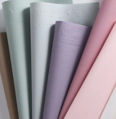 Un bon prix. Le papier d'emballage à fleurs en relief tridimensionnel en ligne