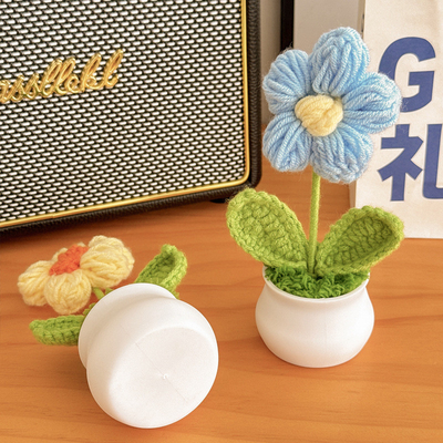 Un bon prix. Birthday gift for girls: puff pastry, small flower potted plant, desk decoration, hand-woven artificial wool, artificial flower en ligne
