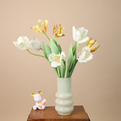 Un bon prix. Simulation de tulipes réalisée à la main Bonsaï de fleurs pour la décoration intérieure et la photographie de mariage en ligne