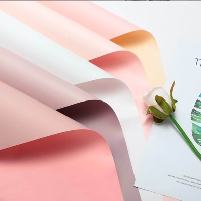 Un bon prix. Papier d'emballage Ouya de couleur solide classique de style coréen, mat imperméable mat, haut de gamme, papier de bouquet de luxe léger en ligne