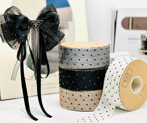 Un bon prix. Ruloir de ruban d'emballage cadeau de 4 cm avec des points et des rides d'arbre Idéal pour les emballages de fleurs et les accessoires de coiffure en ligne