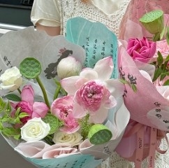 Un bon prix. Encrée de lotus en forme de gradient en papier d'emballage de fleurs en peau de vache de style chinois pour le papier d'emballage de bouquet en ligne