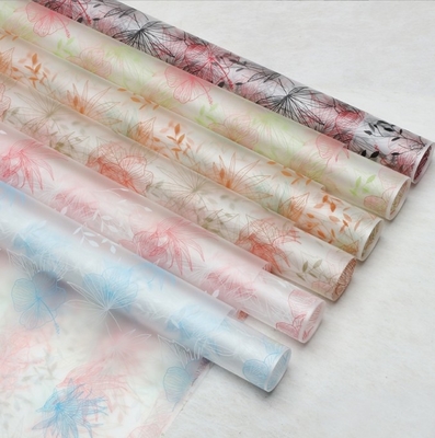 Un bon prix. Le papier d'emballage de bouquet Pinellia Cellophane OPP est la solution ultime pour les arrangements floraux en ligne