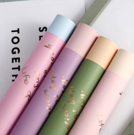 Un bon prix. Papier d'emballage à l'épreuve de l'eau pour fleurs en ligne