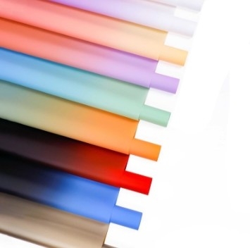 Un bon prix. Papier d'emballage à la mode 57*57cm imperméable à l'eau de couleur progressive fleur florale pour les besoins d'emballage en ligne