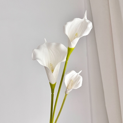 Un bon prix. Calla lily fleur artificielle décoration de la table à manger à domicile, arrangement de fleurs de salle de mariage et accessoires photo en ligne