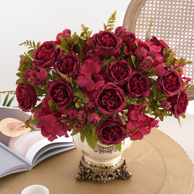 Un bon prix. Vente en gros de fleurs artificielles de péonie à base d'hortensia rétro, de fleurs décoratives pour les escaliers de mariage, de fleurs artificielles et de fleurs de soie de style européen en ligne