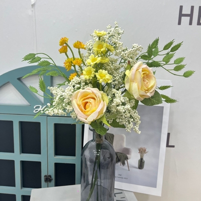 Un bon prix. Bouquet de fleurs simulé, bouquet de fleurs artificielles de printemps Vénus, table de fleurs en soie transfrontalière fleur artificielle, bouquet de roses, fleur attachée à la main en ligne