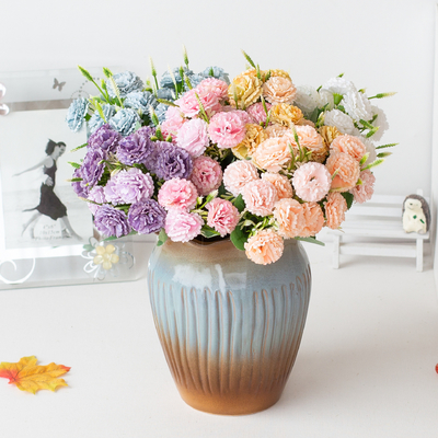 Un bon prix. Bouquets artificiels de fleurs de lilas, cadeaux de fête, vases à fleurs artificielles, arrangements floraux, décorations de salon en ligne