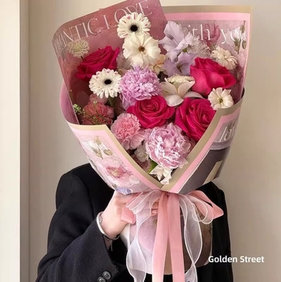 Un bon prix. Le papier d'emballage de fleurs, le papier d'emballage de fleurs, le papier de bouquet en ligne