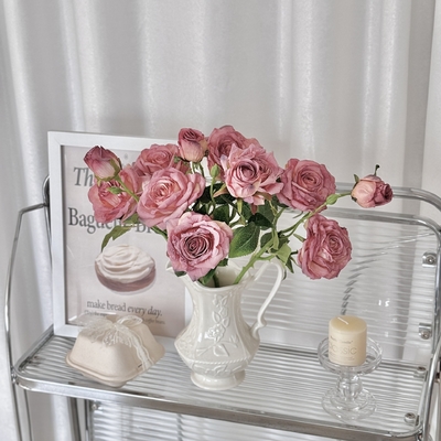 Un bon prix. Rose à trois têtes rétro carbonisée, fleur artificielle ressemblant à une peinture à l'huile, bouquet de fleurs séchées, bouquet, arrangement de fleurs artificielles, accessoire photo en ligne