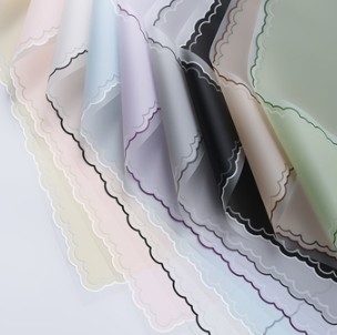 Un bon prix. Papier d'emballage à la mode BOPP Jelly Lace Matte Floral Flower Parfait pour l'emballage en ligne